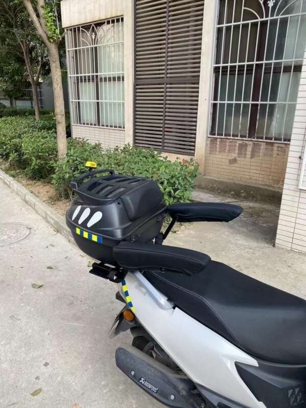 VB7 Motorrad Rücksitz Modifiziertes Zubehör Elektrofahrzeug Universelle Sicherheit Kinderarmlehne Verdickt Faltbar_voghion.com