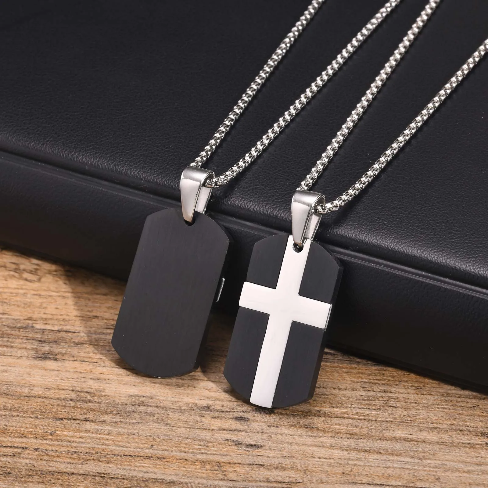 Ketten Mprainbow Cross Dog Tag Halskette für Männer Edelstahl Schwarz Weiß Rechteck Anhänger Halsketten Paryer Religiös_voghion.com