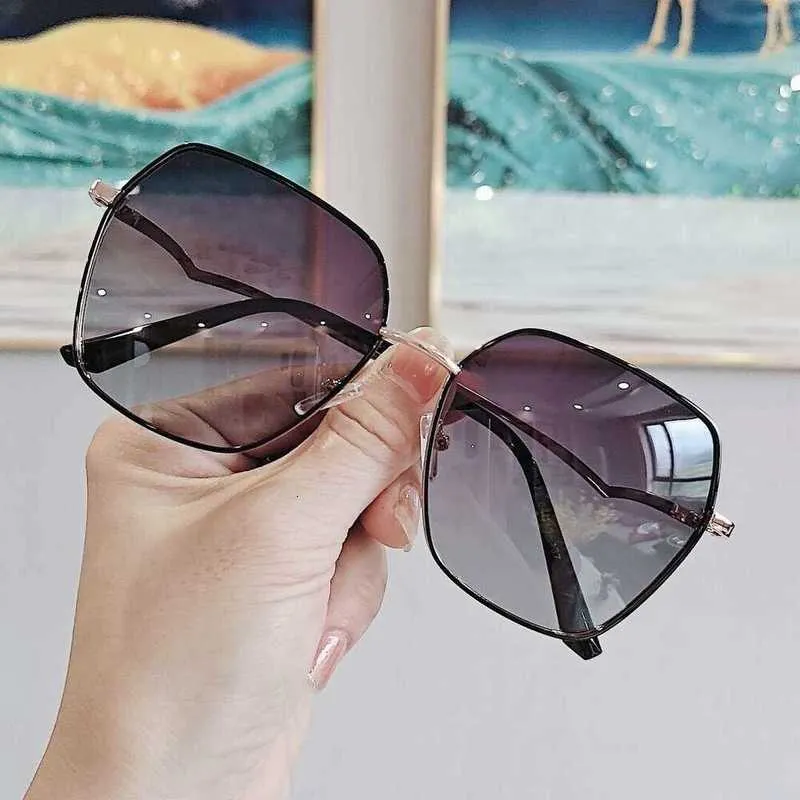 Designer Polarized With Large Frame, Retro Round Face, Slimming Effect, Driving Sunshades, Mesh Red Sunglasses 63JD_voghion.com