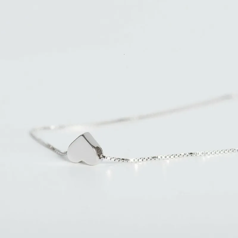 Collares de moda minimalistas con colgante liso en forma de corazón de plata esterlina, bonito collar con dije para mujer 230426_voghion.com