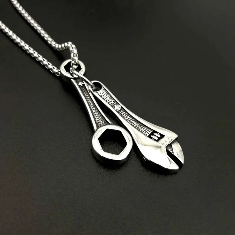 Preț 10 USD Men's Fashion Retro motocicletă cheie instrument Punk hip hop bijuterii pandantiv coliere titan oțel inoxidabil bijuterii cadouri cadouri Preț 10 USD_voghion.com