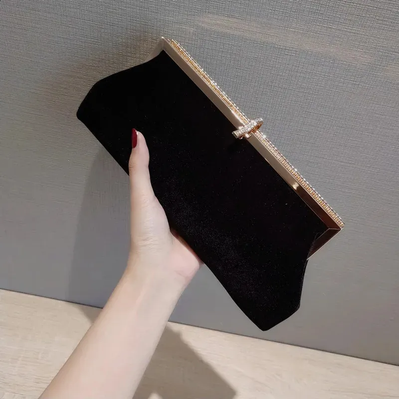 High-end Women Veet Evening Bag Fashion Fish Hook Lock Clutch Purses Female Handbags Chain Shoulder Bags for Wedding_voghion.com