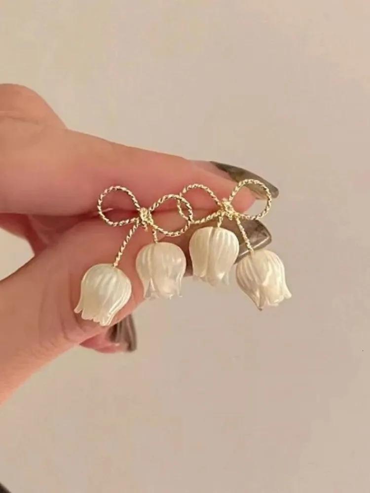 Orecchini a bottone con fiocco bianco alla moda, a forma di tulipano, fritillaria, per donna, accessorio per gioielli, regalo all'ingrosso per ragazza di Natale_voghion.com