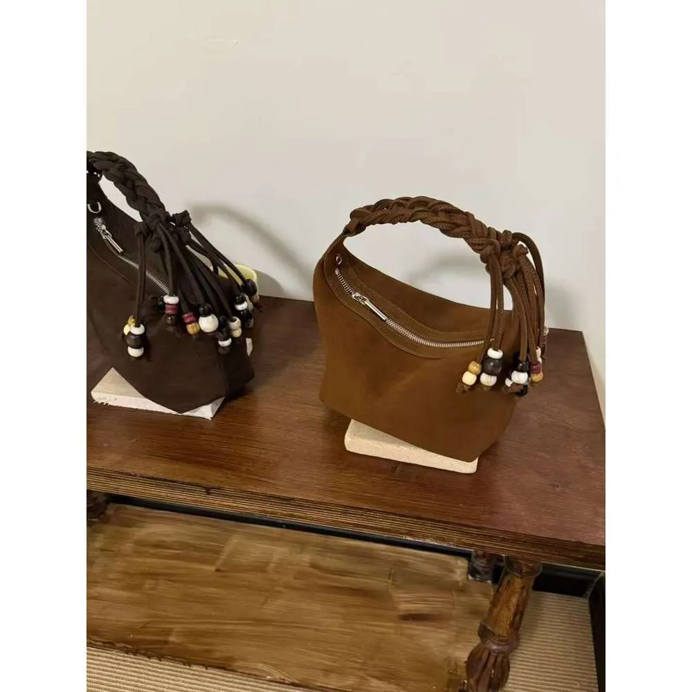 Borsa a tracolla da donna in vera pelle scamosciata, piccola, da 20 cm, con manico portatile, con design a nappe con perline e intreccio_voghion.com