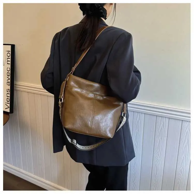 Borsa a secchiello vintage donna, grande borsa tracolla in pelle_voghion.com