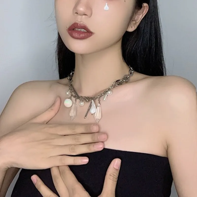 Catene AOMU Trendy Collana a catena multistrato in metallo irregolare con ciondolo a forma di cuore con perle di cristallo Choker clavicola Punk per_voghion.com