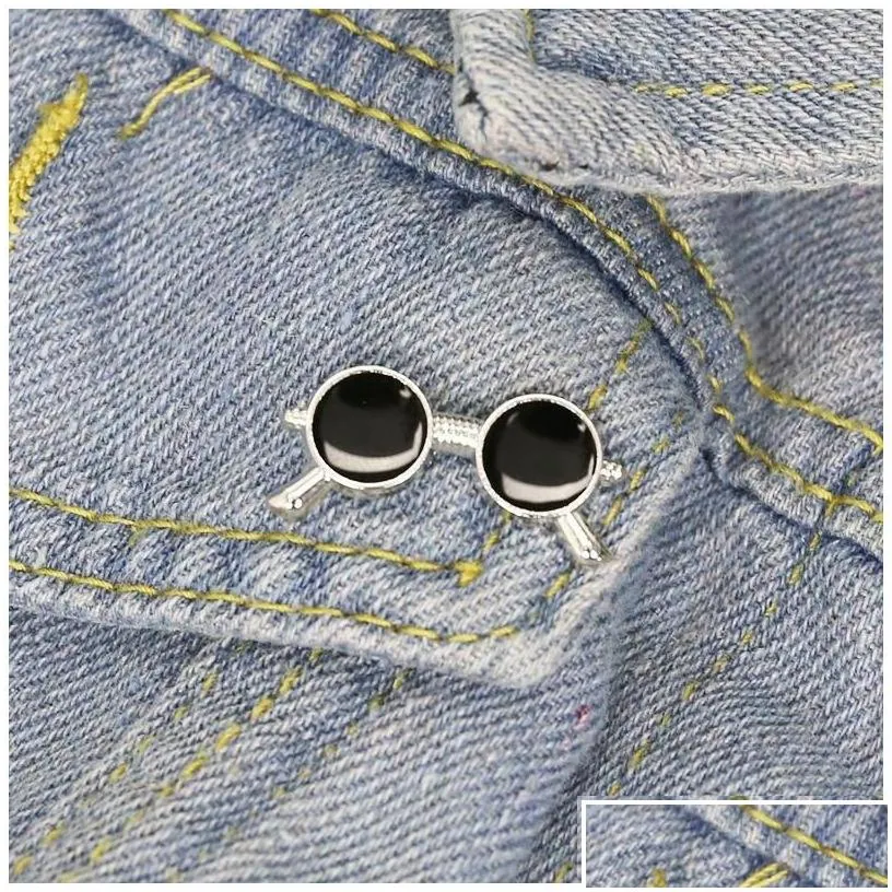 Spilla a forma di occhiali da sole cartoon accessorio gioiello_voghion.com
