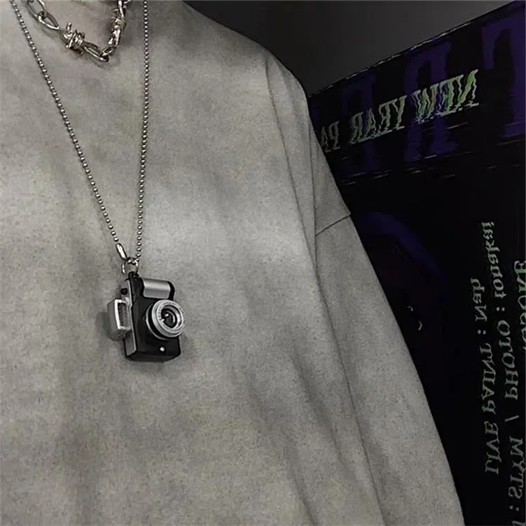 Camera Pendant Necklace With Glowing Led Light For Couples_voghion.com