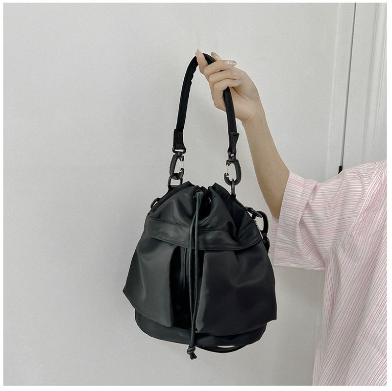 Lässige Schwimmtasche Große Kapazität Nylon Unterarm-Eimertasche Hochwertige tragbare Turntasche mit Kordelzug_voghion.com