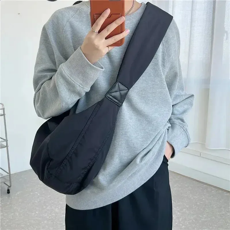 2024 Mode Sommer Große Kapazität Casual Nylon Frauen Koreanischen Stil Hobos Jugend Crossbody Umhängetasche 240827_voghion.com