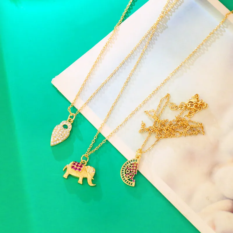 Colliers pendentifs FLOLA Collier éléphant en cuivre CZ Plaqué or Chaîne en pierre fuchsia et blanche Bijoux en gros Nkey69_voghion.com
