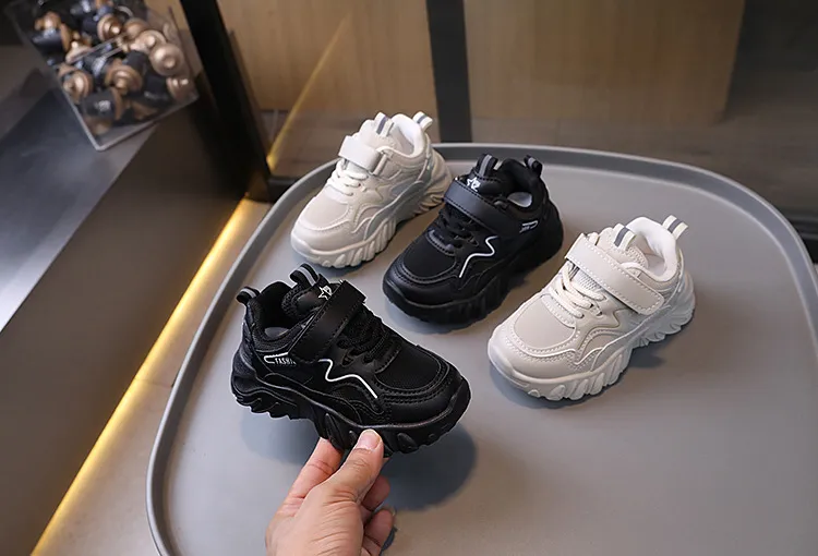 Witte zwarte kindersportschoenen voor jongens en meisjes, modieuze antislipschoenen voor studenten, Happysteps outdoor peutersneakers_voghion.com