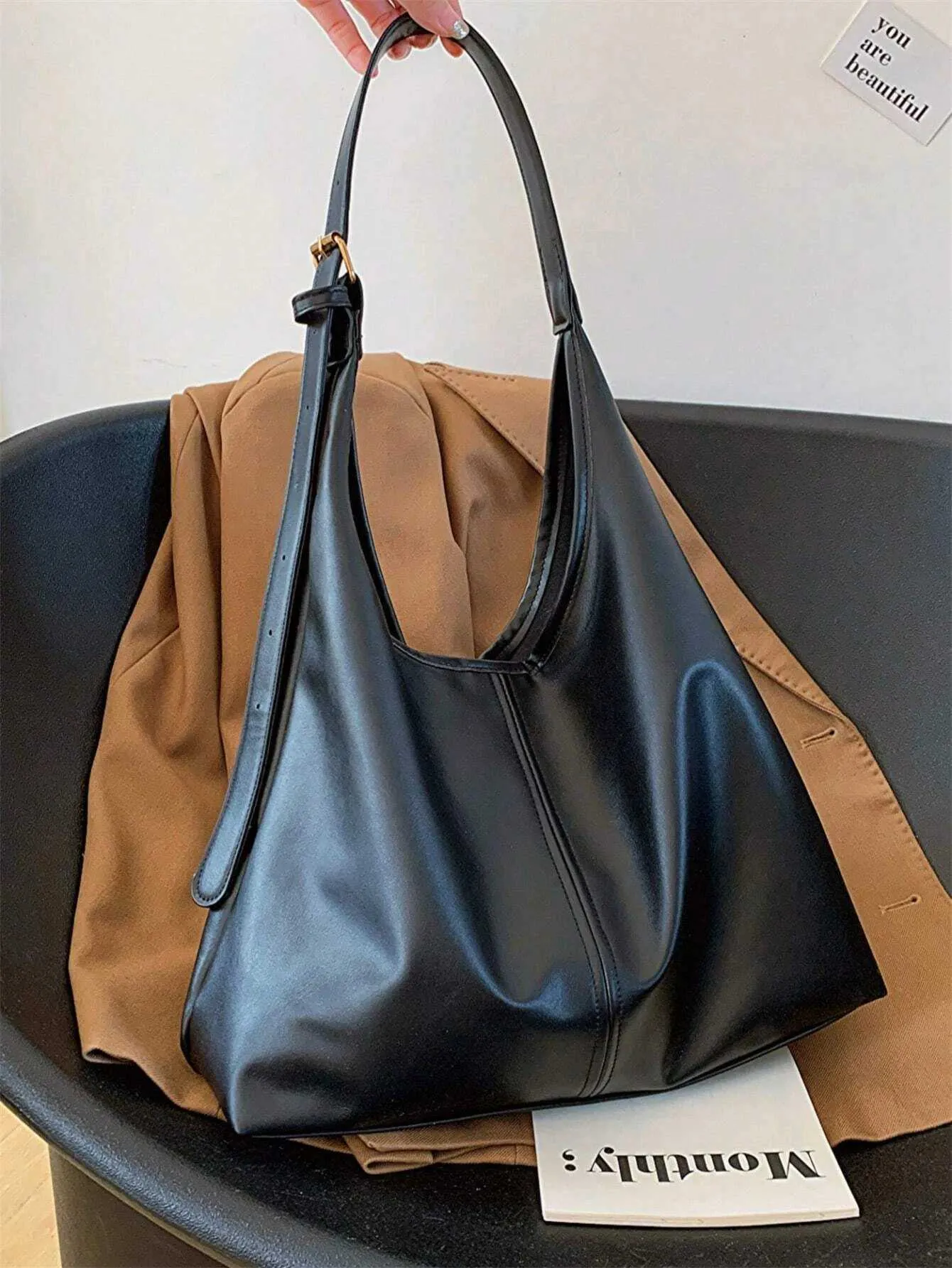 Borsa a tracolla alla moda per donna con fibbia dorata minimalista e tracolla regolabile, borsa da donna Handba241211_voghion.com