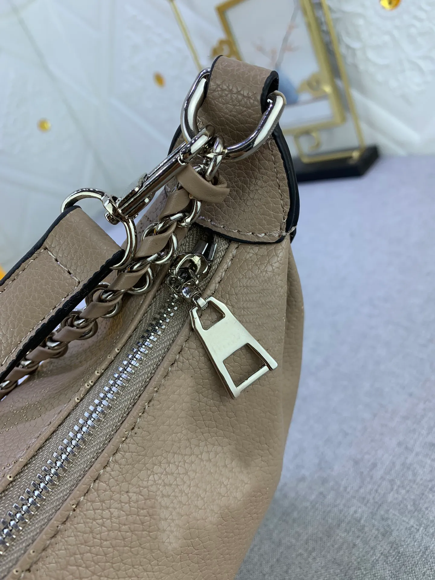 2023 Designer Perforated Cow Leather Handbag Half Moon Outline Metal Woven Handle Paired With Small Zero Wallet,_voghion.com