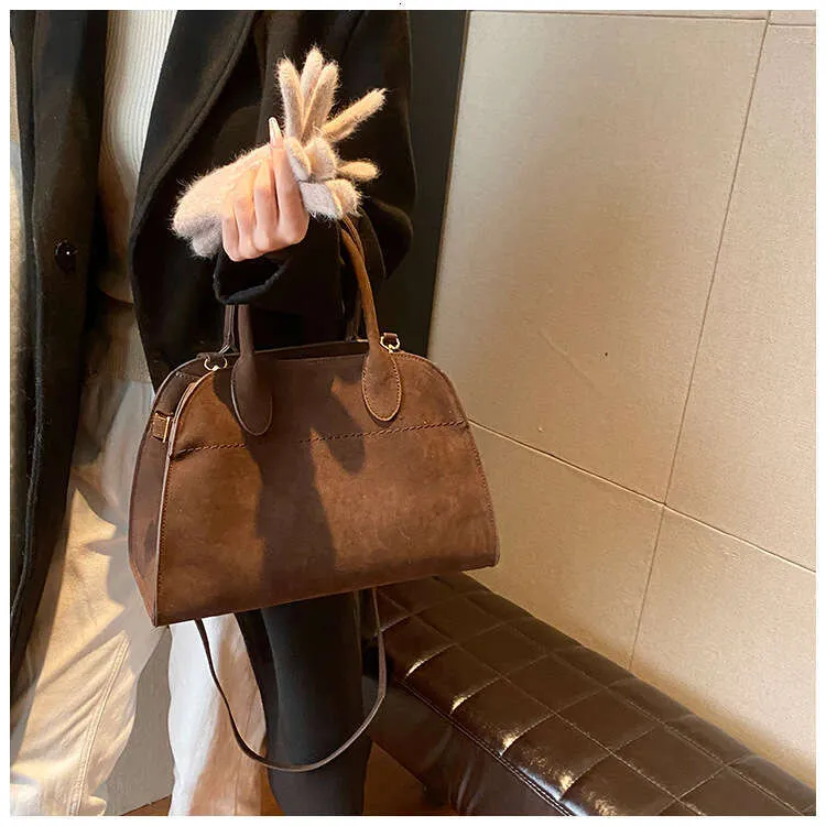 Ladies' Top-Handle Bag High-End Feel Niche Design Large Capacity Vintage Commute Handbag For Autumn/Winter Season_voghion.com