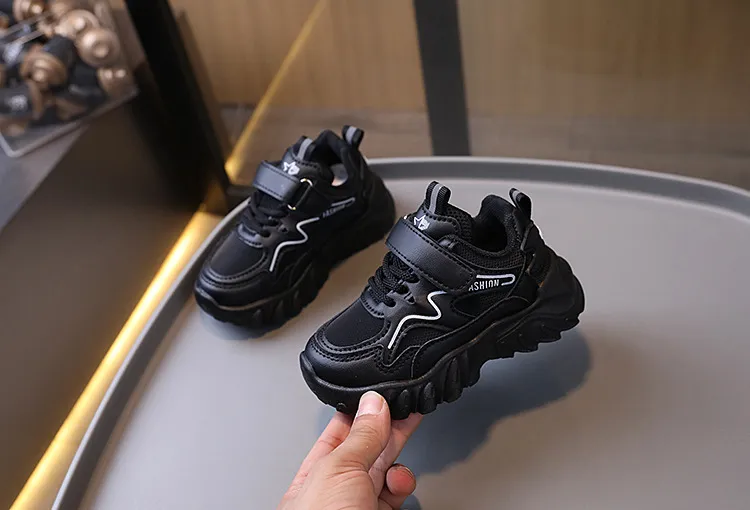 Witte zwarte kindersportschoenen voor jongens en meisjes, modieuze antislipschoenen voor studenten, Happysteps outdoor peutersneakers_voghion.com