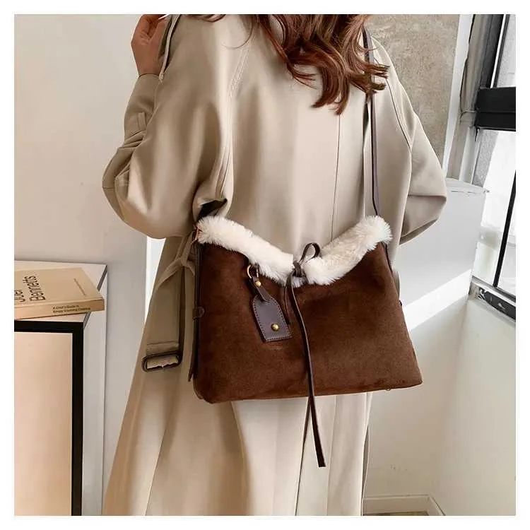 Sacs à bandoulière en daim de grande capacité pour femmes, sacoches solides et souples, sacs décontractés pour l'automne et l'hiver, patch en peluche pour femmes_voghion.com