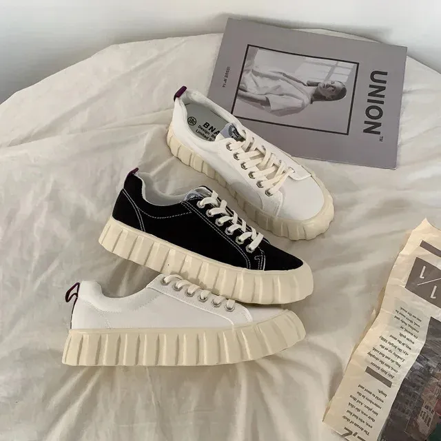 Canvas-Plateau-Schnürschuhe, zum Gehen, für Studenten, wild, kurz und mollig, sportlich, modisch, vulkanisierte Damenschuhe 240930_voghion.com