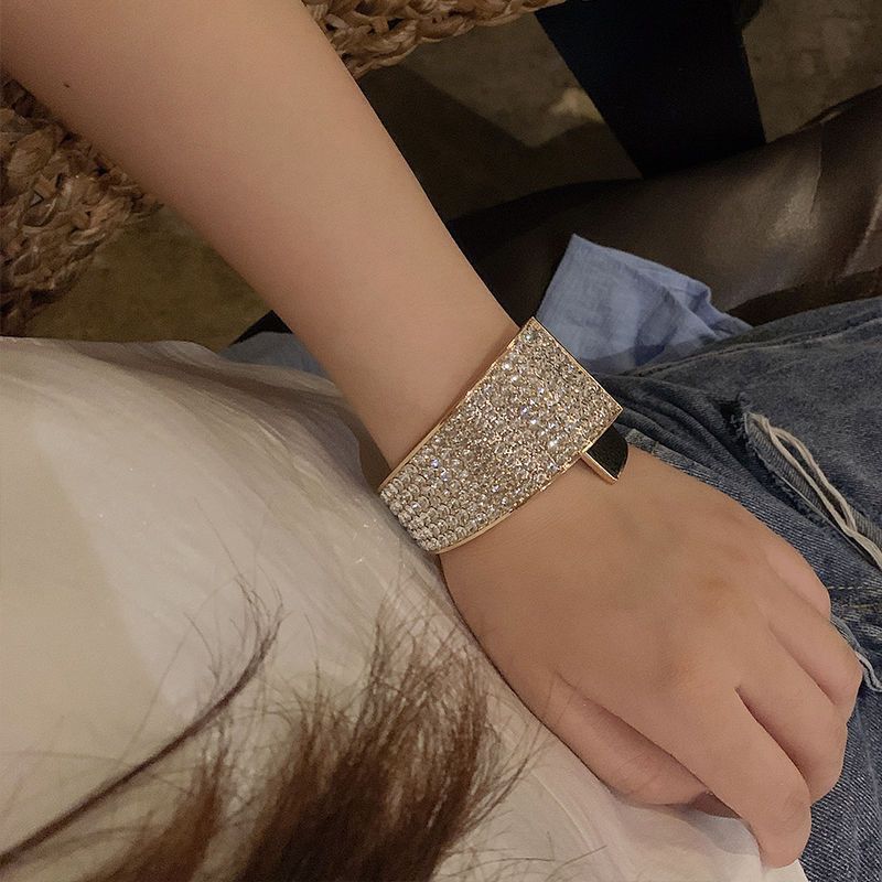 Internet Celebrity Personality Asymmetric Metal Inlaid Diamond Bracelet Ins Exaggerated Wide Version Fashion Versatile_voghion.com