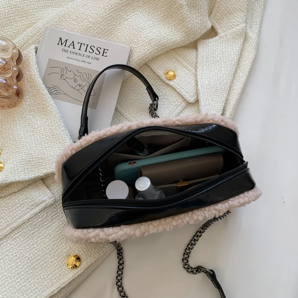 Retro-Stil Umhängetaschen Einfarbig Helles Leder Plüsch Kanten Schultertasche Designer Handtaschen Damen Shopper Totes_voghion.com