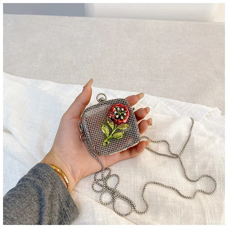 Mini Abendtasche mit ausgehöhlten Umhängetaschen für Partys, Metallkette, Lippenstift, Geldbörse, Box-Tasche 240823_voghion.com