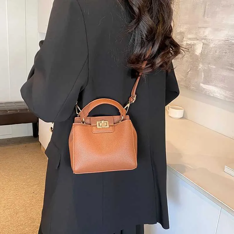 Nei Design Kleng Achseltaschen Fir Fraen 2025 Moudedesigner Weiblech Retro Schëllertasch Handtaschen a Portemonnaien Crossbody_voghion.com