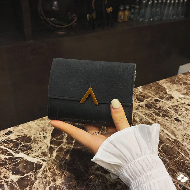 Portafoglio a tre pieghe da donna coreano corto, carino e fresco, con blocchi di colore, del nuovo designer V 2025_voghion.com