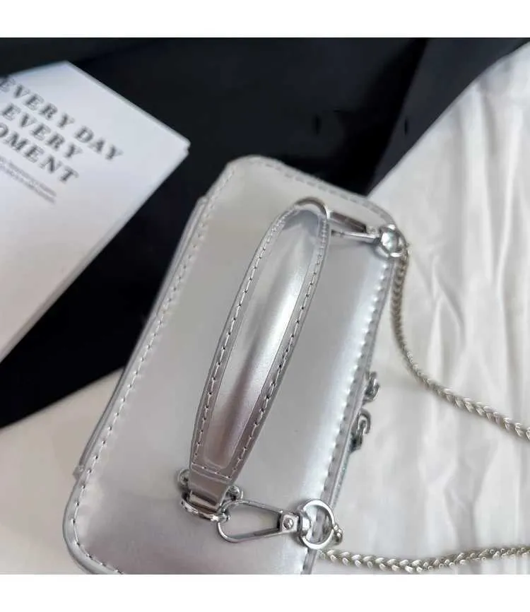 Damen Umhängetasche Aus Lackleder Mit Schmetterling Und Kette_voghion.com