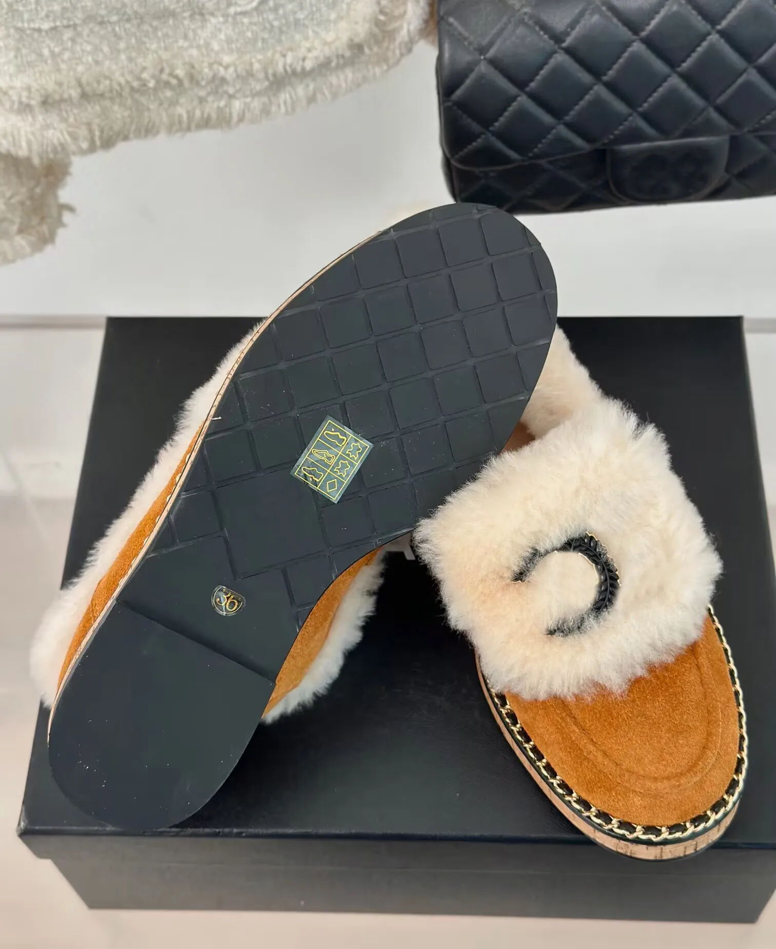 Winter Warm Wool loafers Thicken soled wool loafer women metal chain shoes winter cotton fur flats ladies comfortable_voghion.com