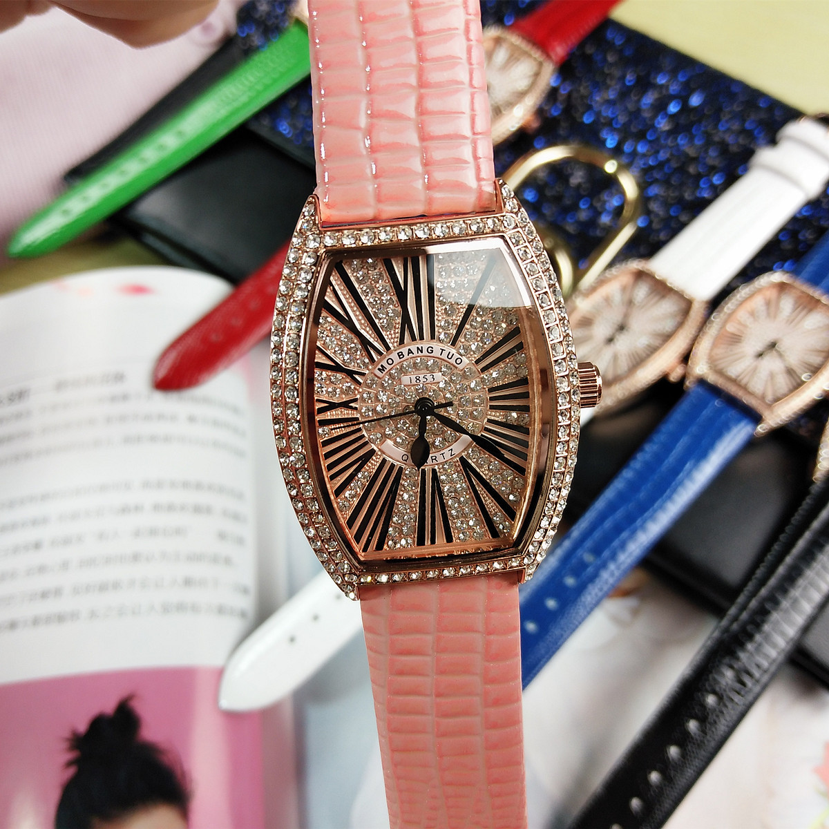 Micro Network Red Wine Bucket Klassische römische Roségold-Paaruhr für Herren und Damen_voghion.com