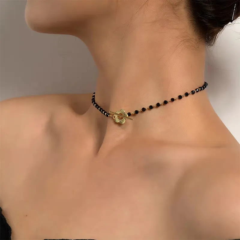 Collana con perline e chiusura toggle stile vintage donna_voghion.com