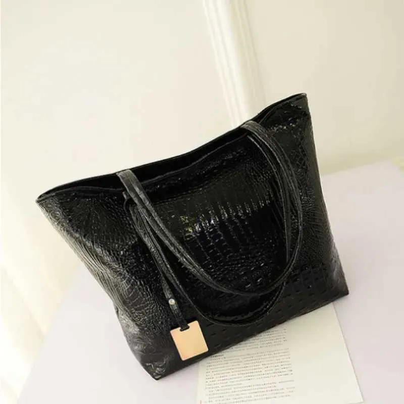Elegant Large Tote Shoulder Handbag In Black Gold And Silver_voghion.com