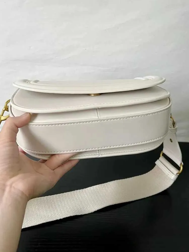 Stylish Women's Saddle Bag With Wide Shoulder Strap Pu Leather_voghion.com