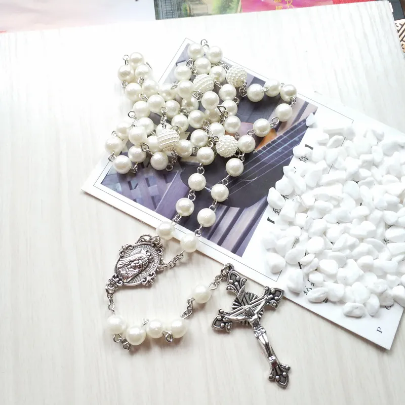 Collier rosaire catholique avec perles blanches_voghion.com