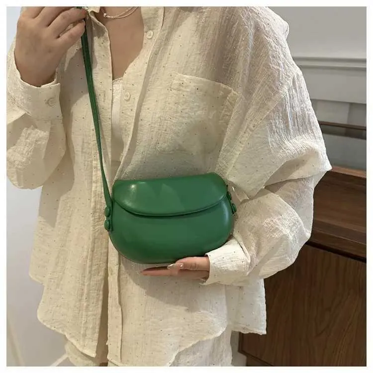 Lihtsa disainiga ühevärvilised naiste õlakotid igapäevaseks kasutamiseks, reguleeritava rihmaga PU-nahast vabaaja õlakott daamidele_voghion.com