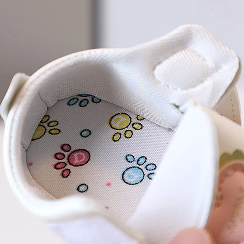 Kleine Kinder Mädchen Quietschschuhe für Kleinkinder Schönes Design Kleinkind Enfant Kid Mädchen Wanderschuhe Happysteps Kindergrößen_voghion.com