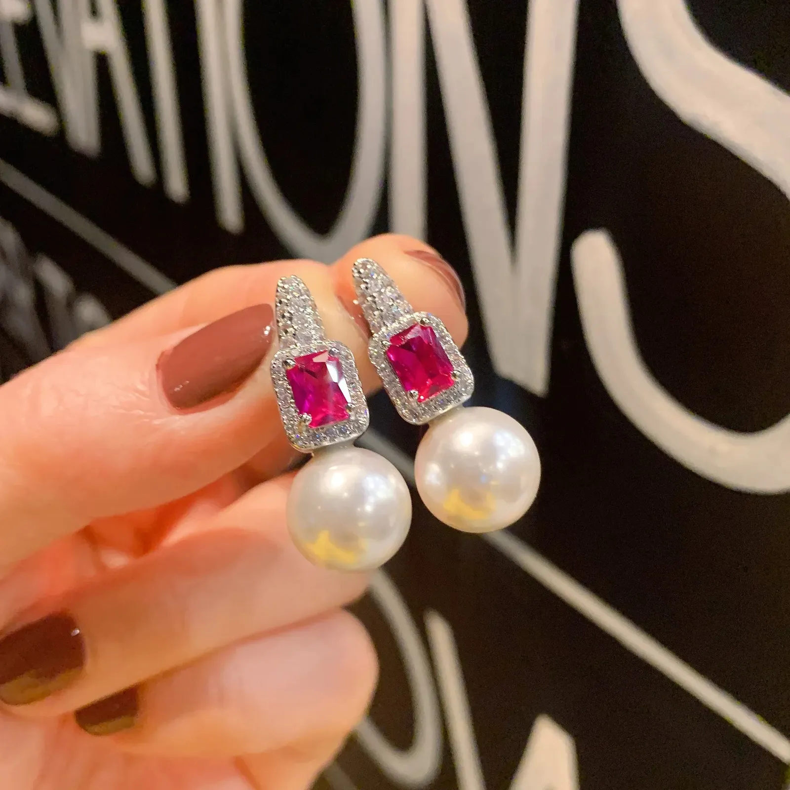 Charms Fritillary Big Pearl Orecchini Donna Smeraldo Gemma Ciondolo Gioiello coda Ricevimento Nozze Anniversario Vintage_voghion.com