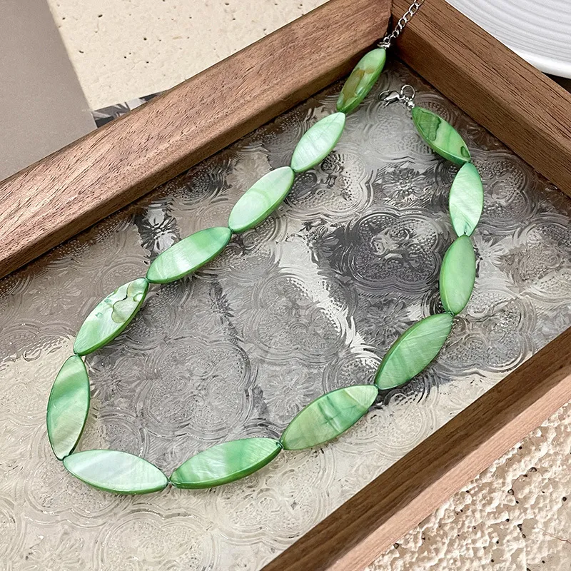 Pea Green Natural Shell Necklace High Grade Retro Beaded Design_voghion.com