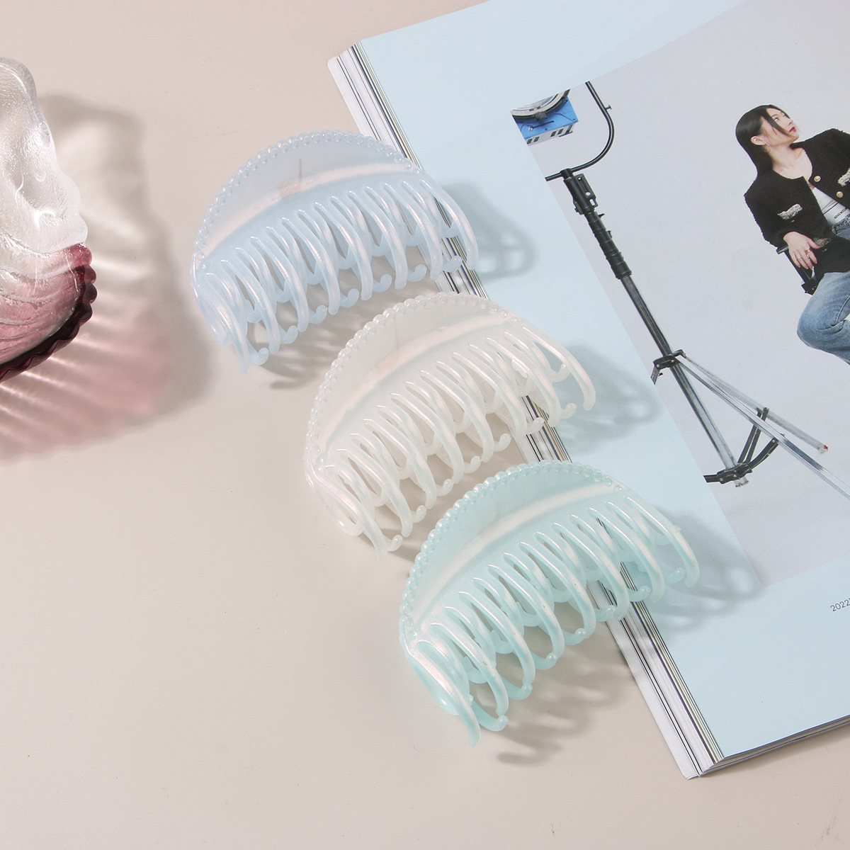 Medium size grab-clip hair clip hair clip for women_voghion.com