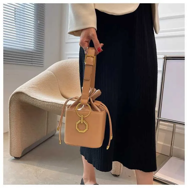 Vintage PU Leder Mini Umhängetasche Frauen Herbst Mode Pendler Handtaschen 2024 Neue Einfarbig Dame Platz_voghion.com