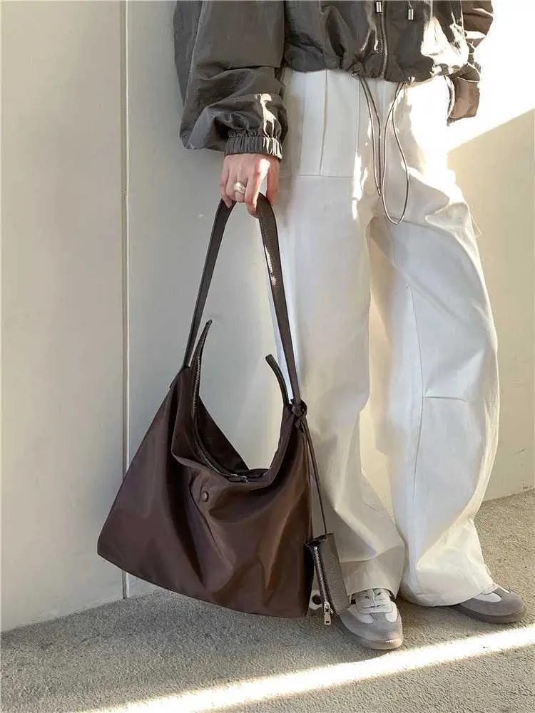 Women's Nylon Shoulder Bag Large Capacity Leisure Commuter Style_voghion.com