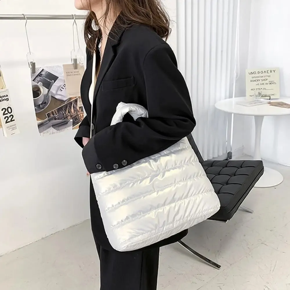 Bolsa tote puffer tiracolo acolchoada leve estofada transversal_voghion.com