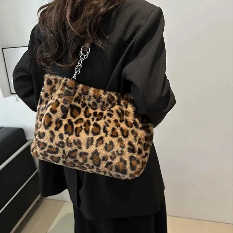 Designer Leopard Print Shoulder Bag Large Capacity Women Handbag_voghion.com