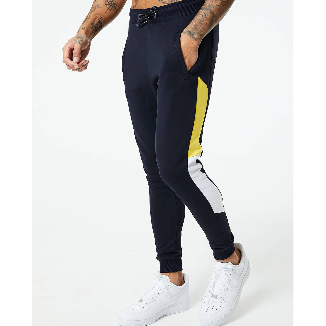 21 Neue Sport- und Fitness-Männer trendige gespleißte Kontrastfarbe Pullover Slim Fit Hose Herbst zweiteiliges Set_voghion.com