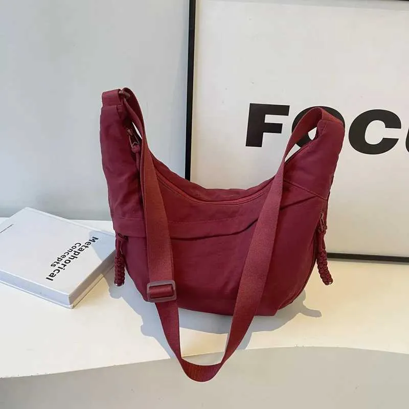Sac à bandoulière en nylon 2024 pour femme, nouvelle collection été, grande capacité, design polyvalent et de niche, messager Ba241103_voghion.com