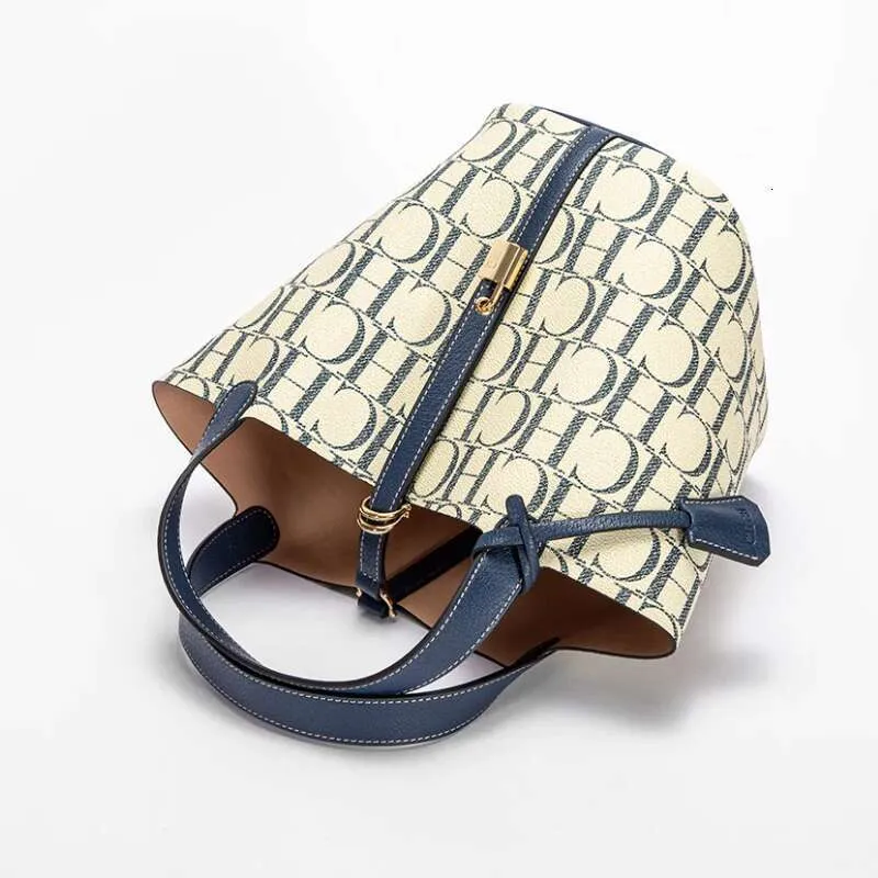 CH Grouss Kapazitéit Alldags Pendler Crossbody Moud Buschtawendruck Design Damen Temperament Schëllertasch Villsäiteg Premium_voghion.com