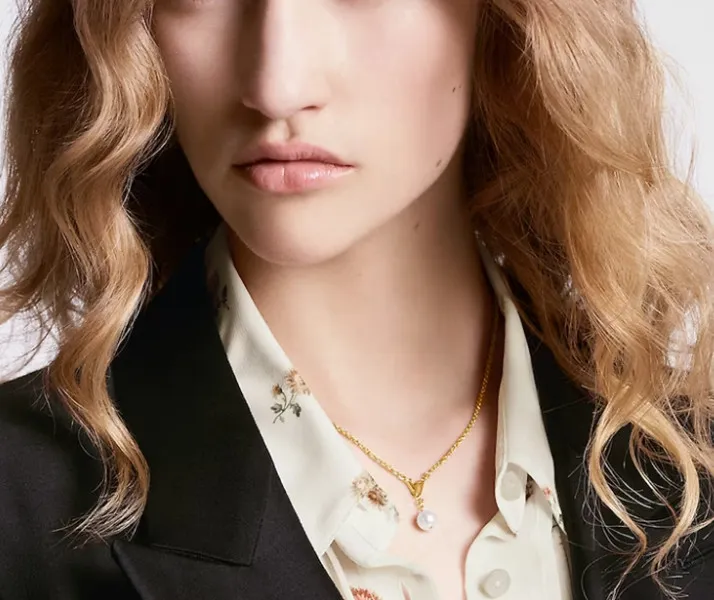 Mit Box Modedesigner Perle Titan Stahl vergoldet Brief Anhänger Halskette weiblicher Schmuck Hip Hop Kette Geburtstag_voghion.com