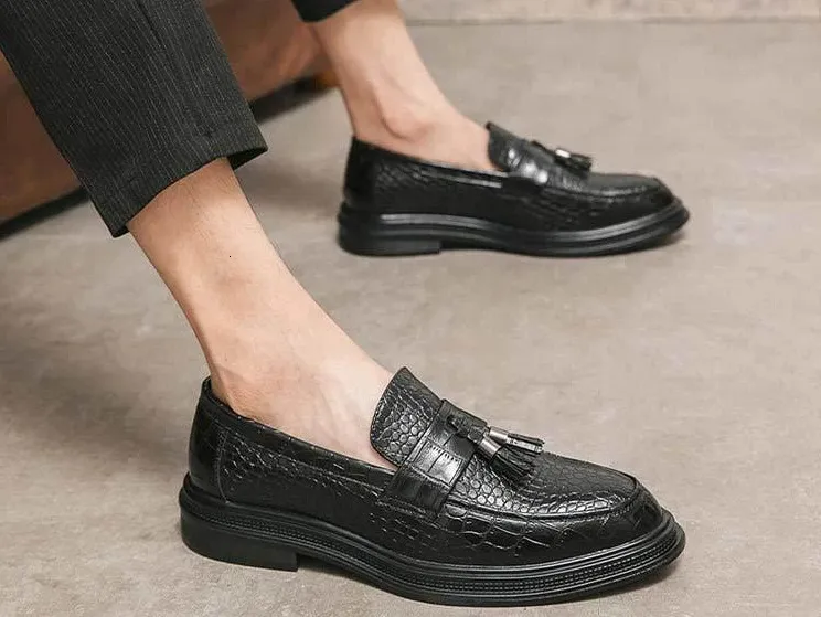 Mocassins souples à bout pointu, imprimé animal, chaussures en cuir pour hommes, chaussures décontractées rehaussantes avec pompons_voghion.com