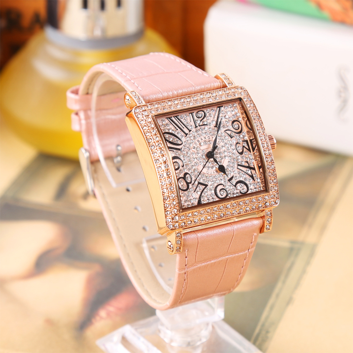 Orologio al quarzo da studente di moda versatile con scala digitale da donna in oro rosa con diamanti quadrati pieni_voghion.com