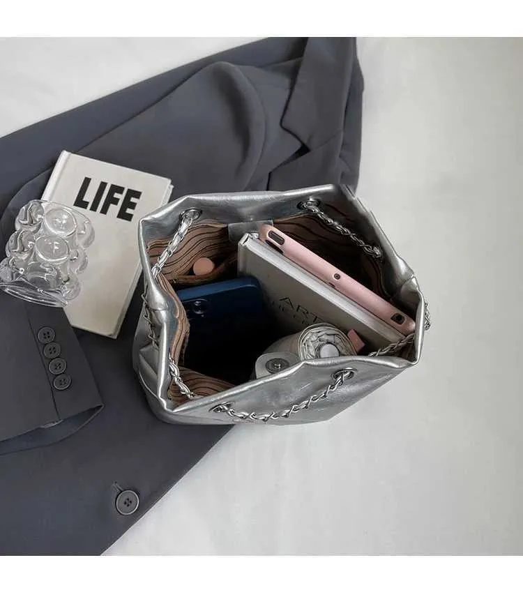 Borsa a secchiello in pelle da donna con ricamo e tracolla_voghion.com